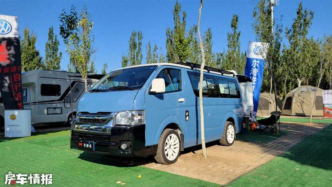 上班族玩太合适啦!13.99万的自动挡露营车,有餐桌大床能选四驱
