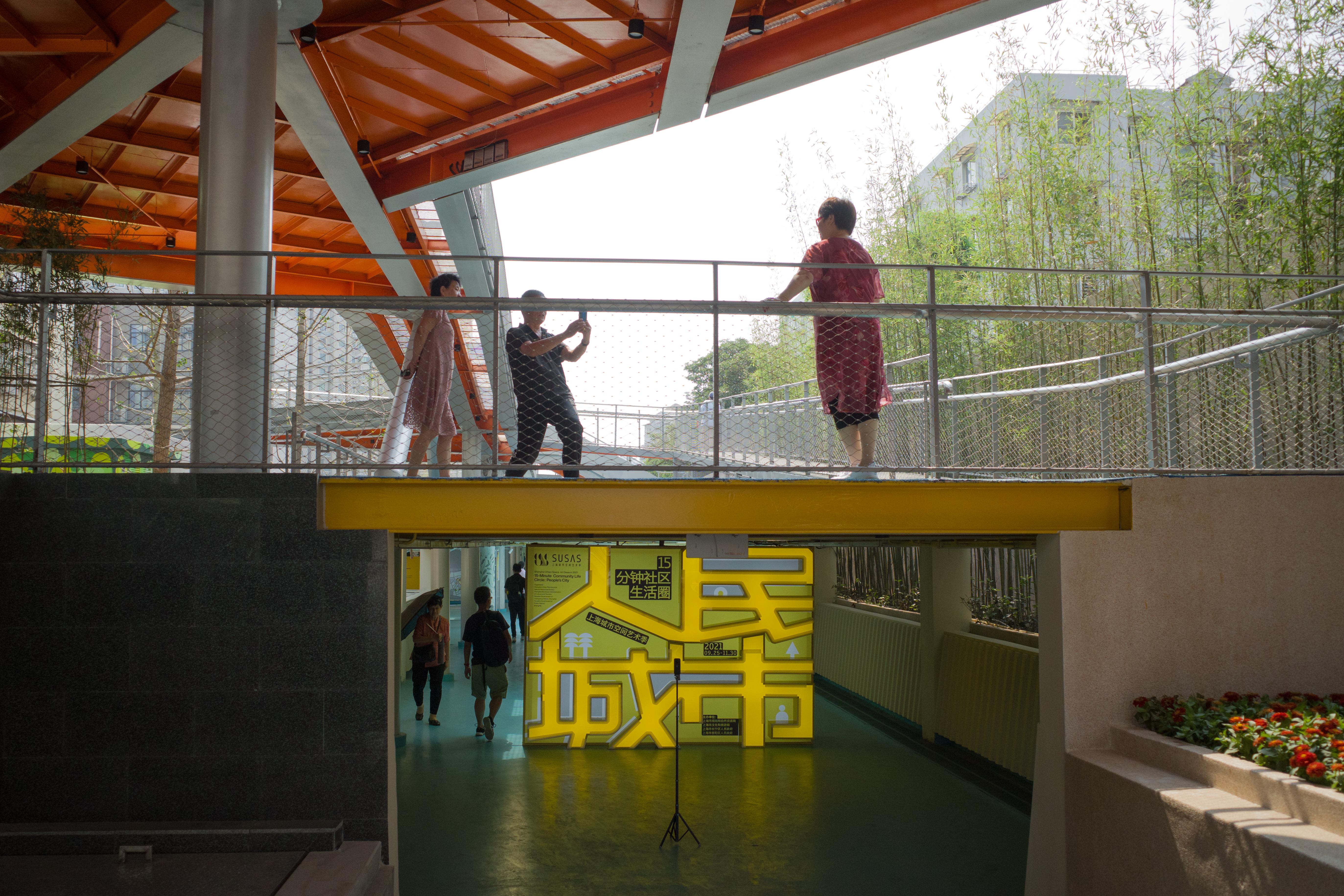 现场｜在上海百禧公园廊道上看城市的烟火气