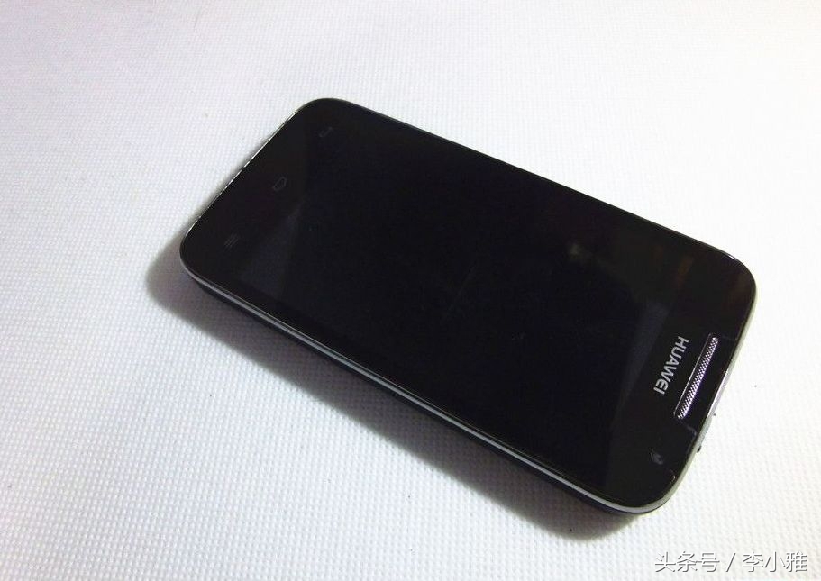 小雅拆机:今天拆个充话费送的手机华为c8812