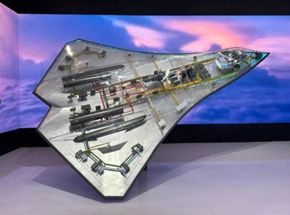 中国六代机早就高调曝光过？无垂尾无鸭翼无平尾，隐身或远超F22