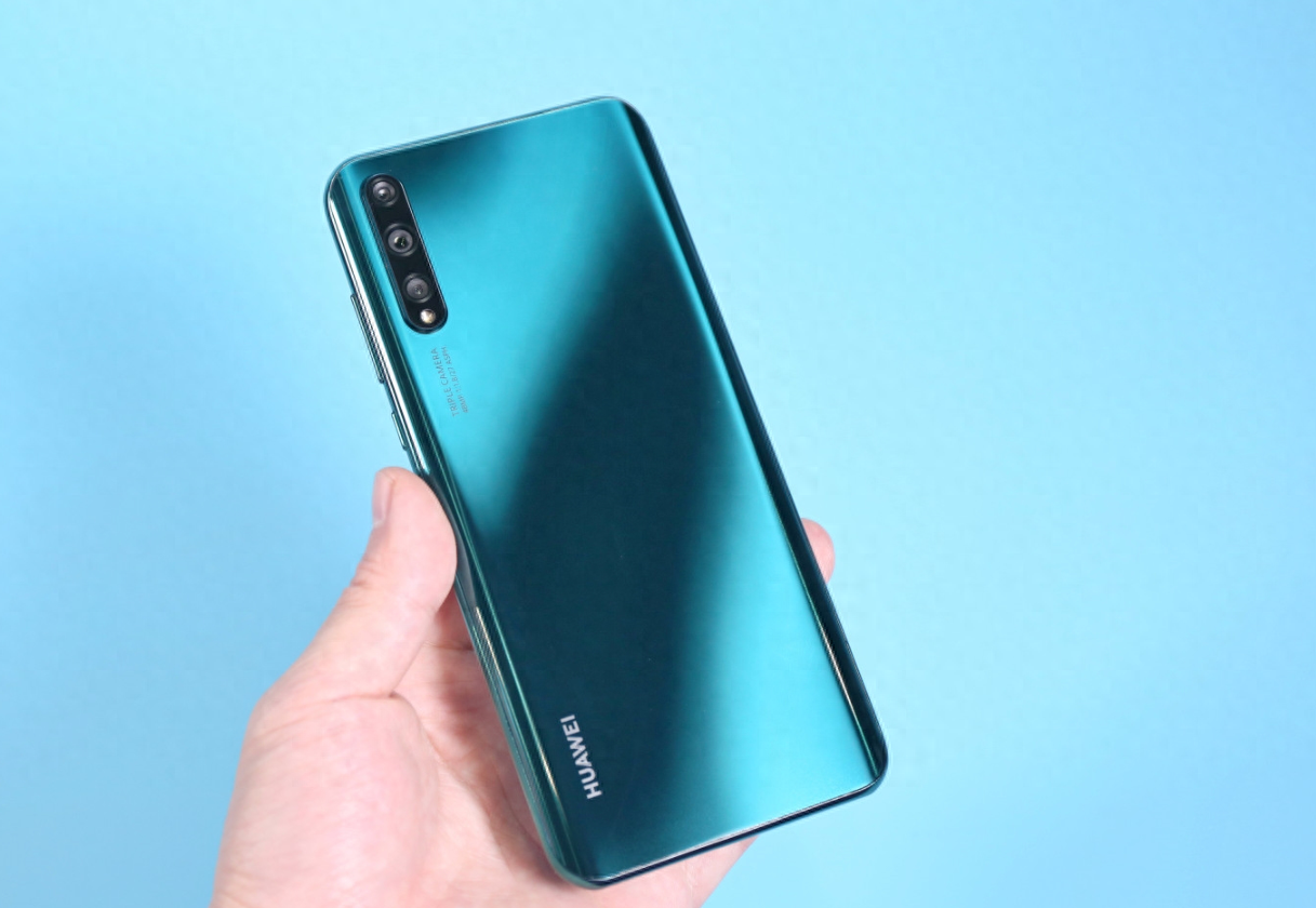 为父母长辈买手机别乱选，不想踩坑先看懂需求！这三款手机更合适