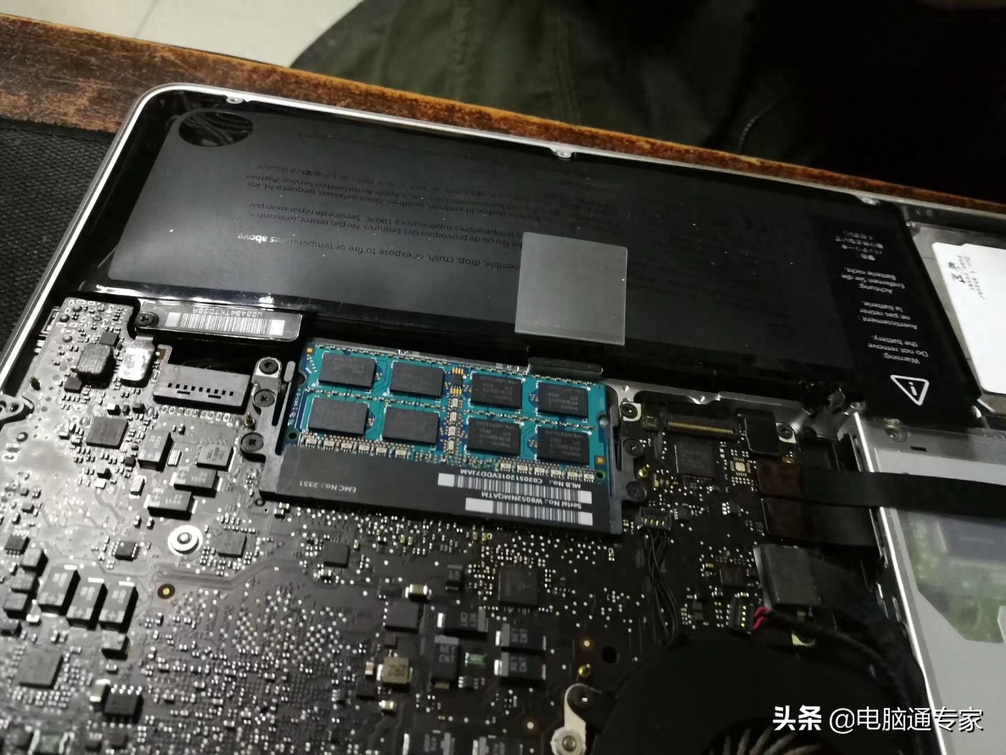 笔记本电脑的电池膨胀的像馒头一样,还能继续使用吗?有何影响?