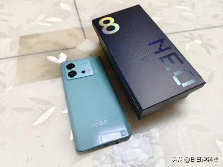 骁龙8+处理器、自研芯片V1+、120W闪充，12GB+256GB版跌至1899元