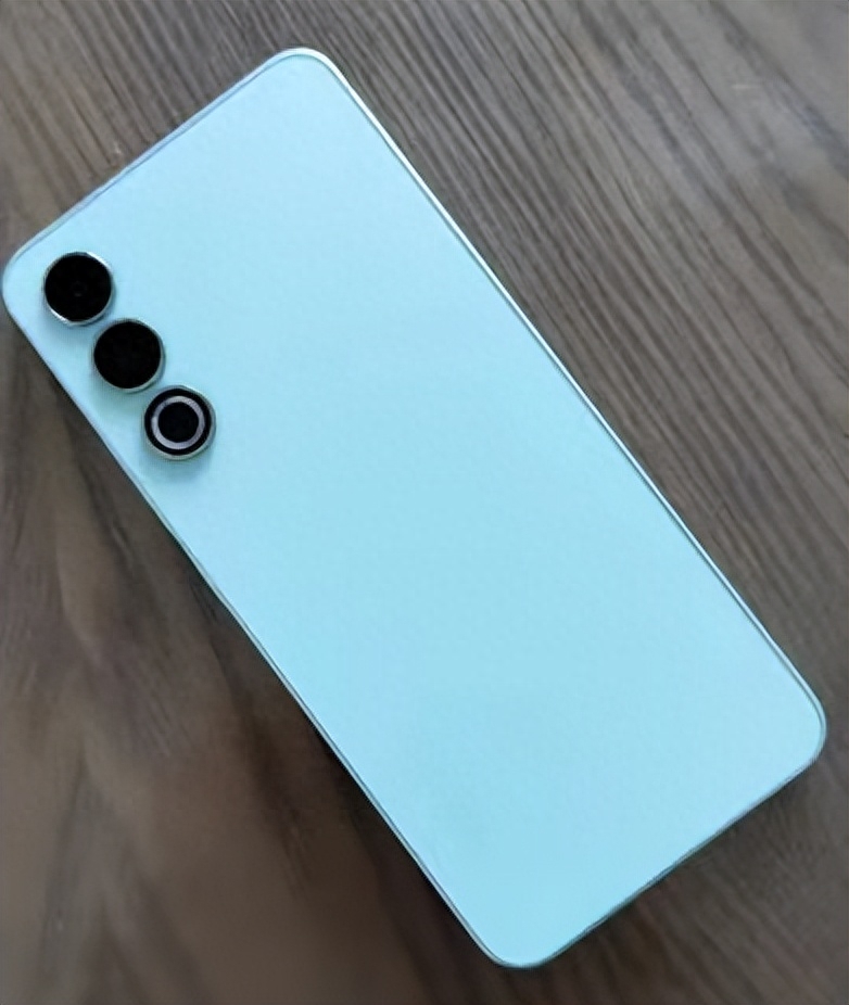 笔记本电脑在使用的时候是否应该一直将电脑连接电源充电?