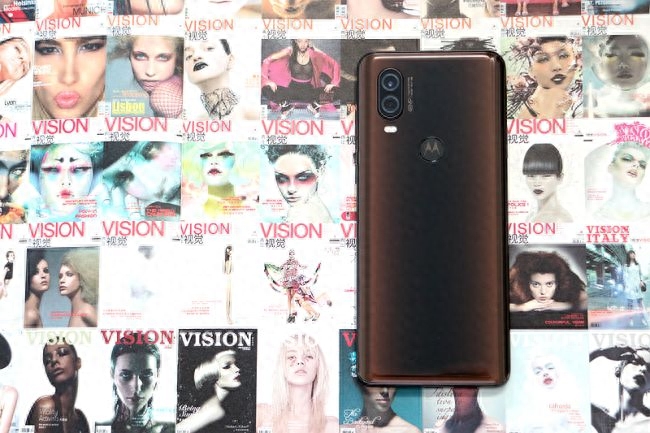 摩托罗拉p50评测:首款21:9打孔全面屏 原来手机还可以这么玩