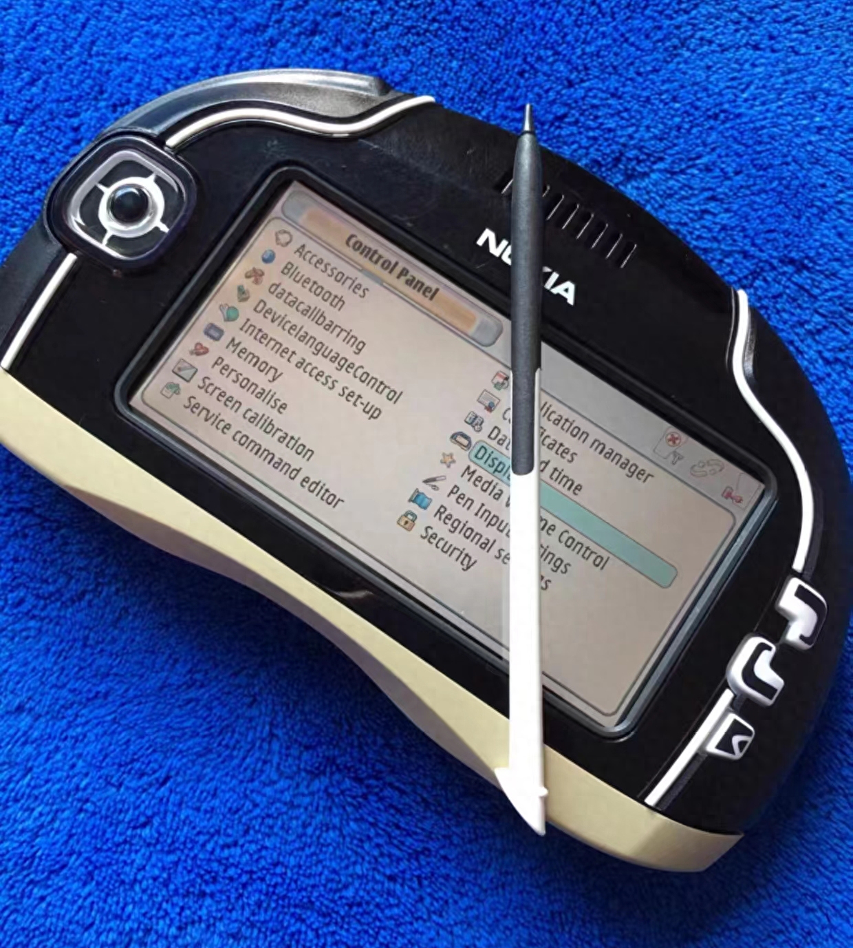 二十年前的诺基亚“古董”老手机,拿iPhone14都不换