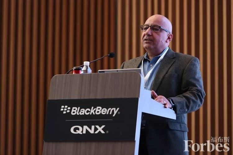 35岁黑莓:不做手机三年 从濒临破产到断腕重生