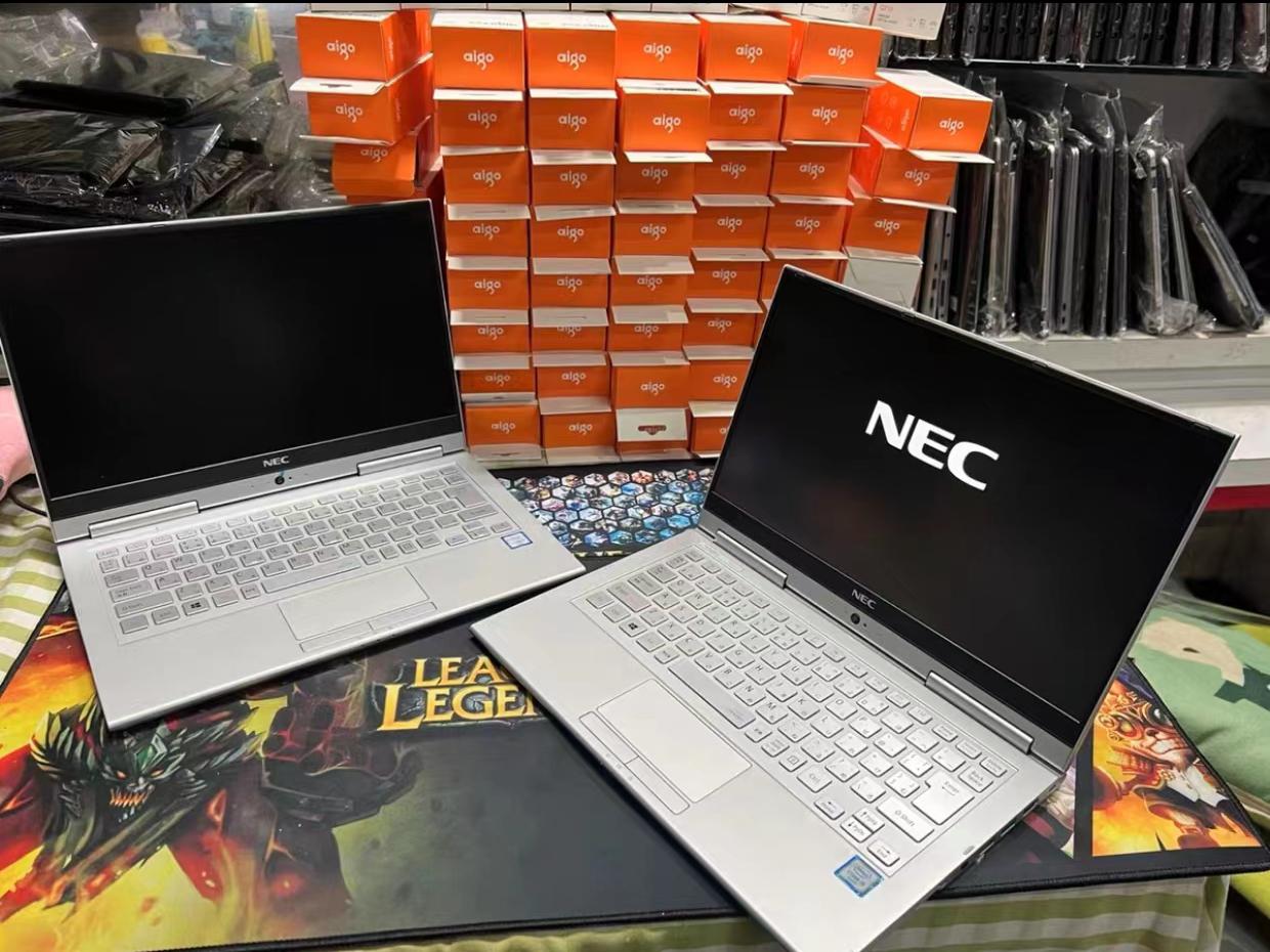 这部几百元的笔记本太值了，轻至800多克，还能变平板