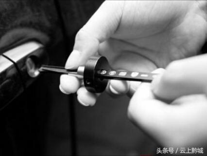 怎么用万能锁打开wifi（怎么样破人家wifi密码显示锁）