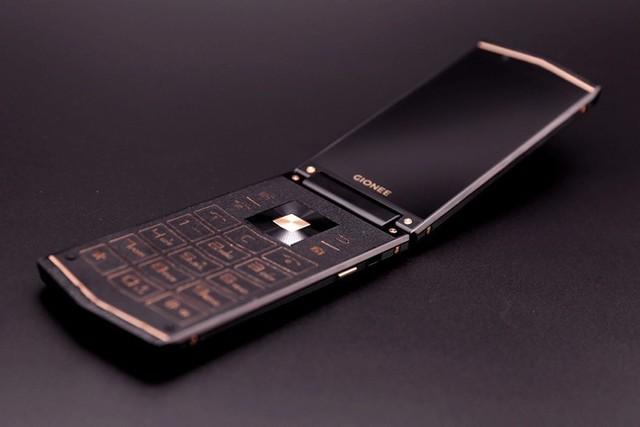 金立W919翻盖新机曝光 商务感前后双屏