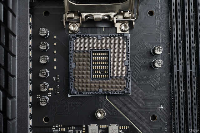 从经典不断到意难平 英特尔CPU接口经历了什么?