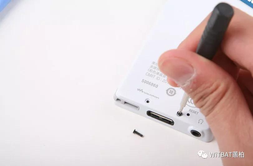 六步更换索尼Walkman NWZ-F805N电池