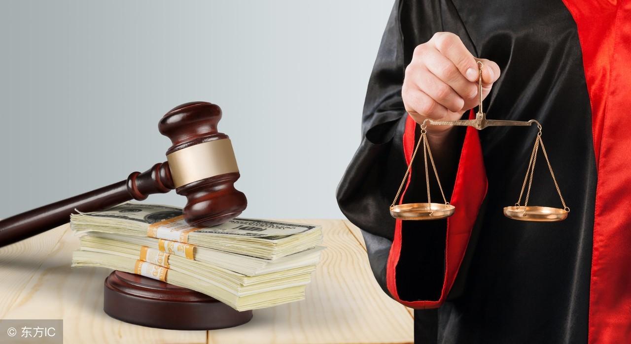 记住：criminal lawyer千万不要翻译为“刑事律师”