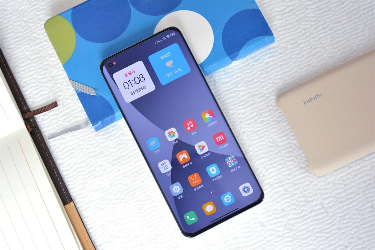 10000mAh大电池+3D面部解锁+2100万像素，8GB+128GB版跌至899元