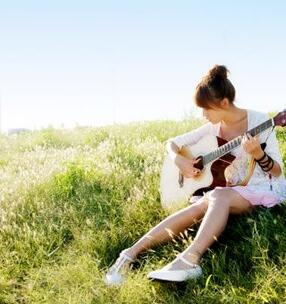 逸哥原创英语诗歌:Love Story——3 meters(Originally)