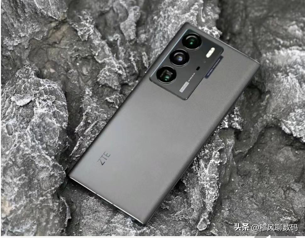 对中兴很敬佩，16G+1TB给国人降1300块，大存储旗舰很难得