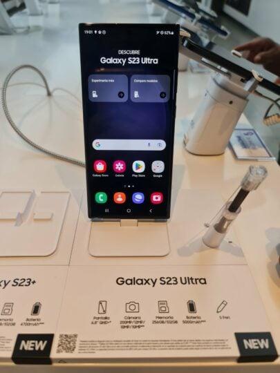 三星Galaxy S23 Ultra已现身卖场柜台，上手图片和视频流出
