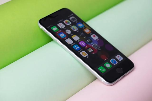 苹果新品iPhone SE 二代到底值得购买否？犹豫的人主要有以下特征