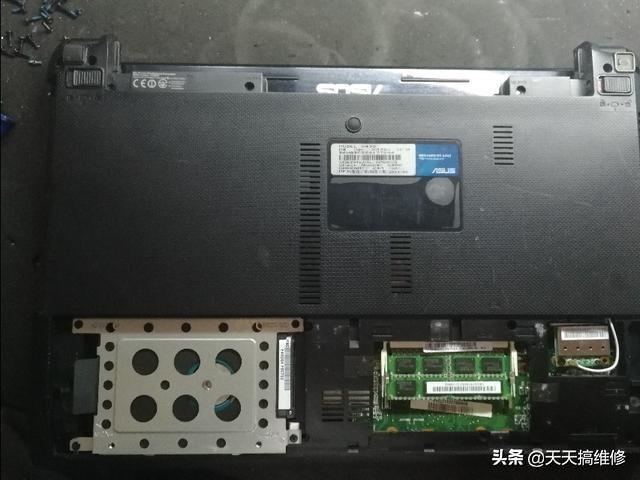 华硕X43S笔记本开机无显示维修
