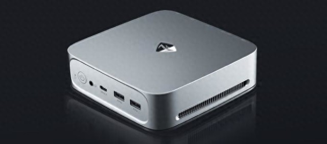 95%好评率 i7+32GB+1TB配置仅2999 这款迷你电脑比词典还小