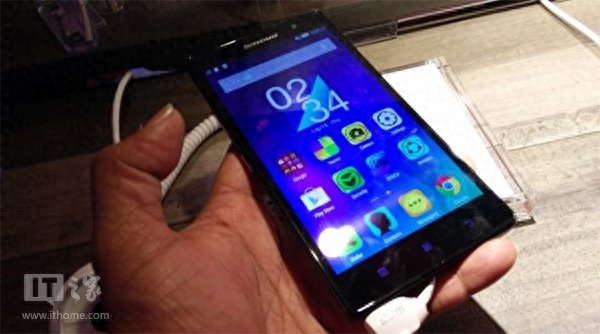 CES2015联想A6000新机亮相:双卡双待