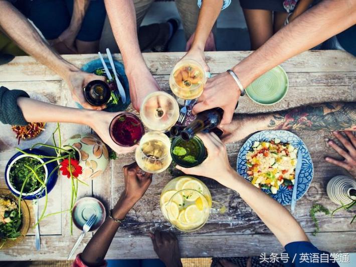 Dinner到底是午餐还是晚餐？如果是晚餐和supper有啥区别？