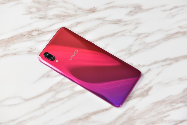 小姐姐又一种草手机！颜值与拍照实力兼具，vivo X23评测