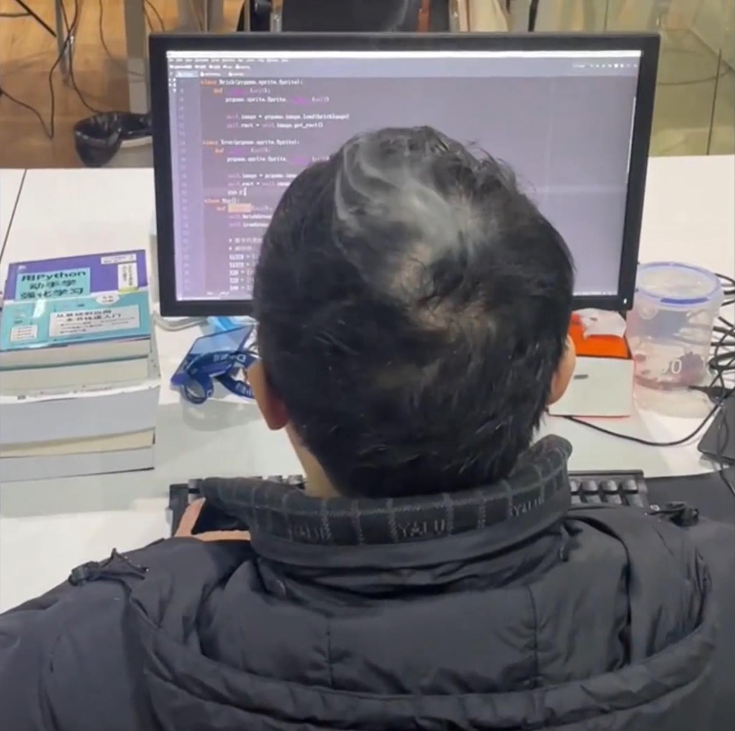 湖南一程序员头上冒烟，网友泪目：CPU要烧了，男人真的太难了