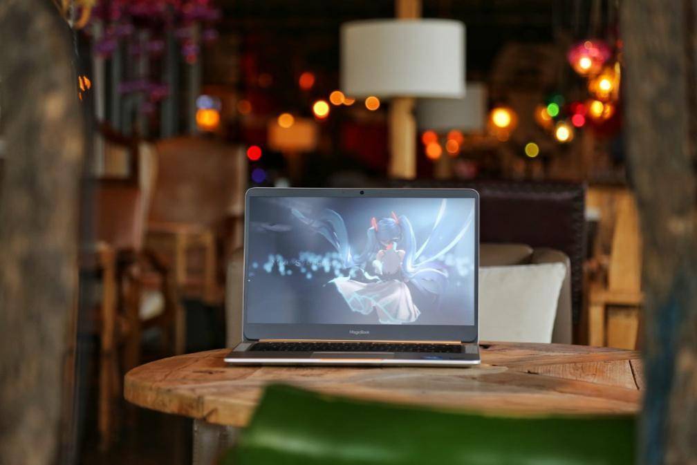 10分钟带你了解出差党必须的五大笔记本电脑标配属性