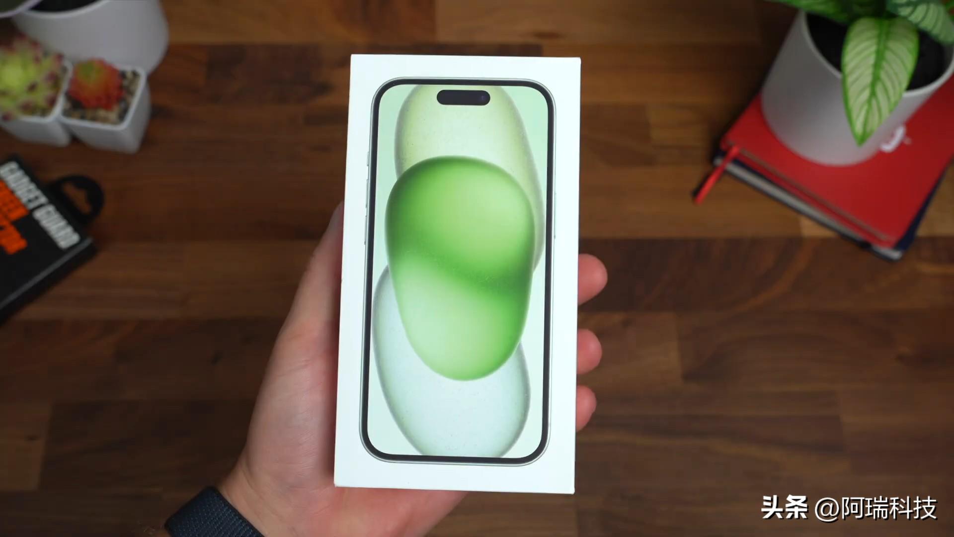 绿色iPhone 15开箱评测,这才是真正的小屏旗舰!