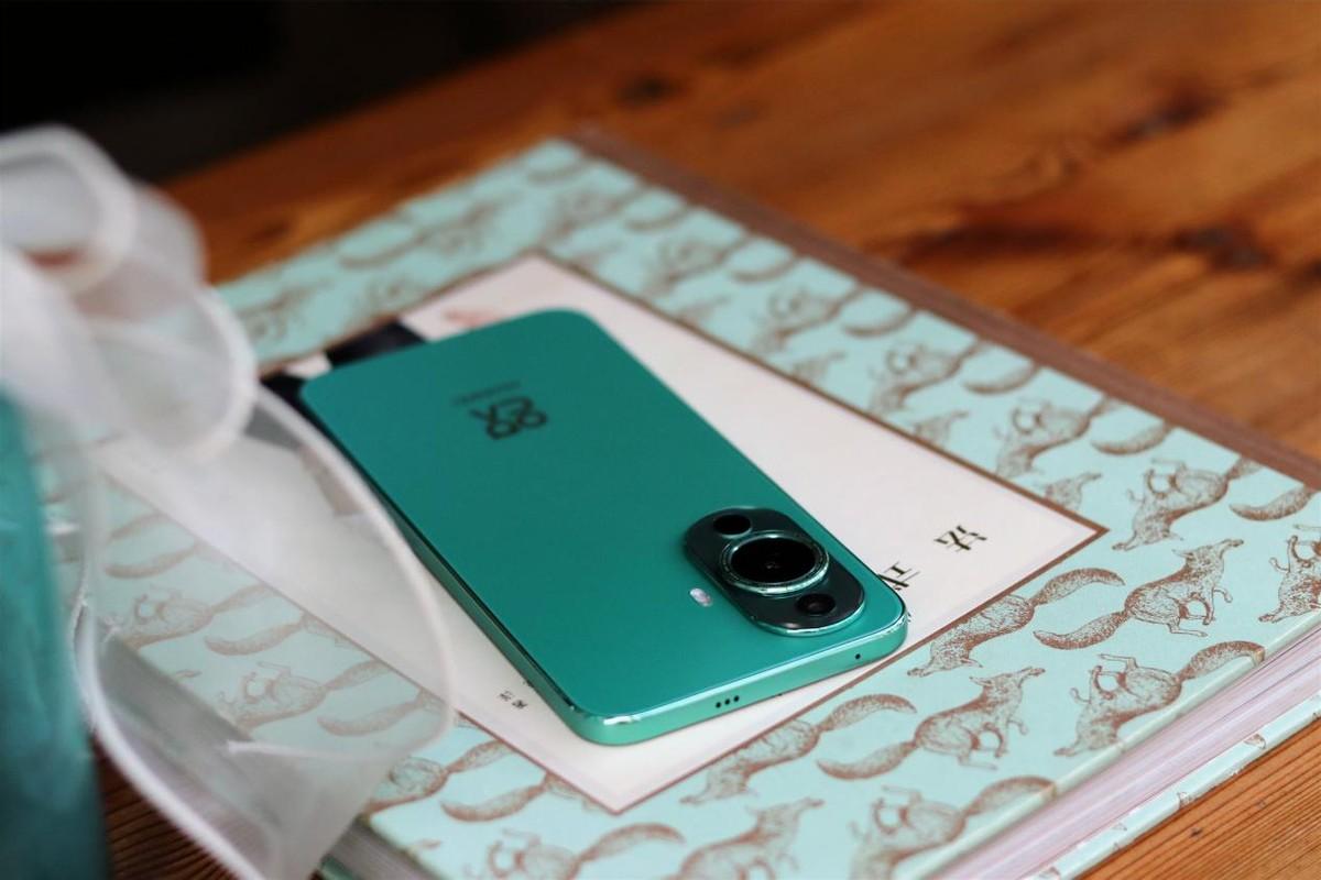 轻盈时尚,用了半年的华为nova11依然很舒服:目前高配2K多能买到