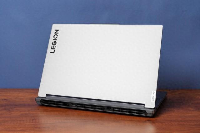 优质散热系统确保酷睿14代性能强力释放！上手体验联想拯救者Y7000P 2024