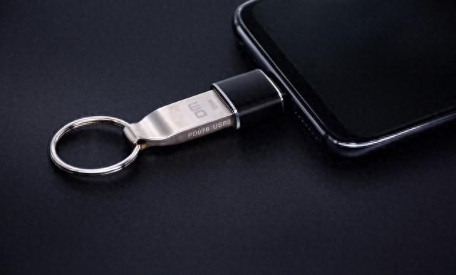 在手机上怎么使用U盘?在手机上使用U盘的方法