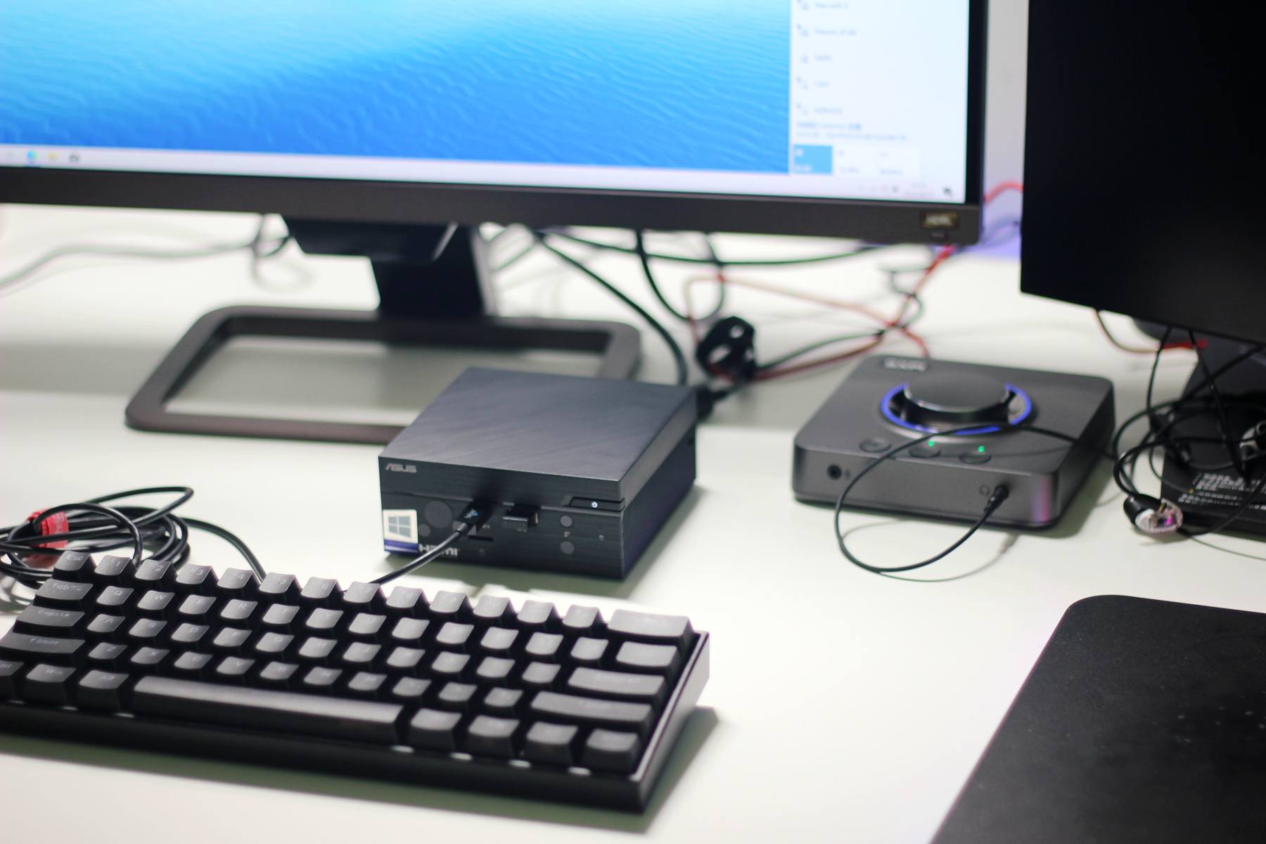 仅仅0.6L，还能“一线通”的Mini PC！华硕PN41吹雪白