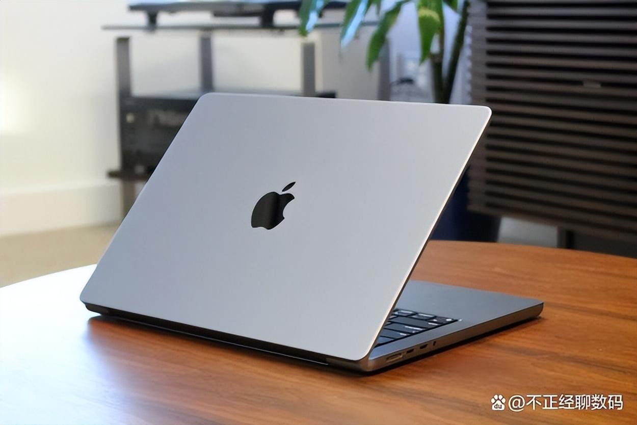 我测试了Apple MacBook Pro 14英寸：几乎没有抱怨，就是热了点