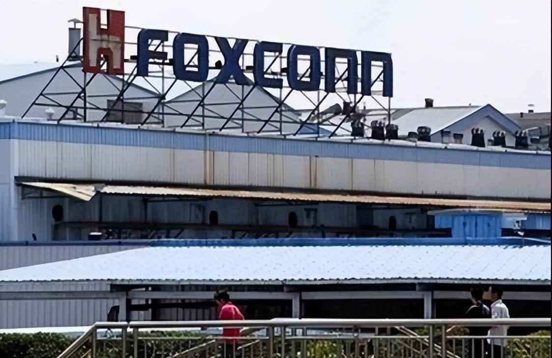 不装了?张忠谋正式宣布,美媒:台积电在走富士康的老路