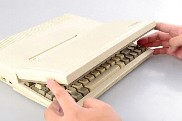 聊聊“笔电始祖”推出的新笔记本电脑