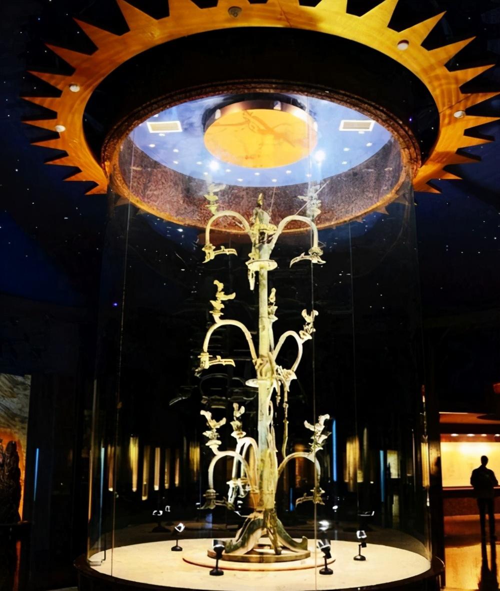 三星堆究竟有何秘密，为何被考古家隐瞒至今？史学界至今难以解释