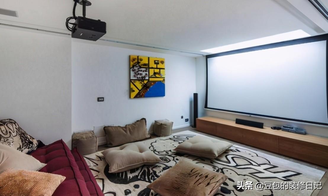 家里装修用投影好还是电视好？两种方式怎么选，一分钟告诉您答案