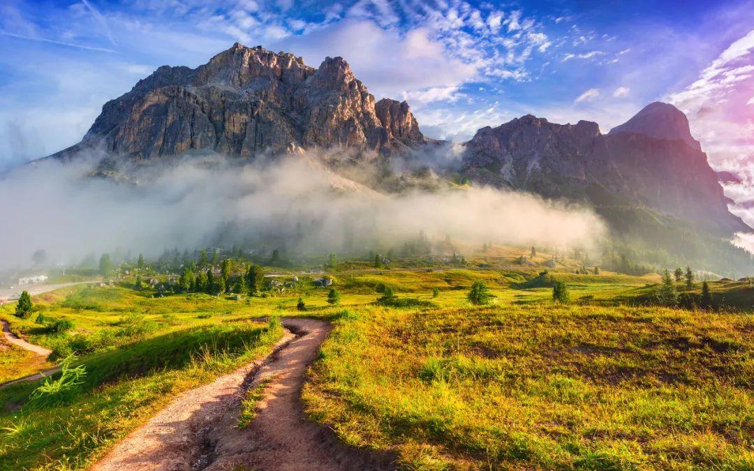 program 和 programme 相近，但用法不尽相同