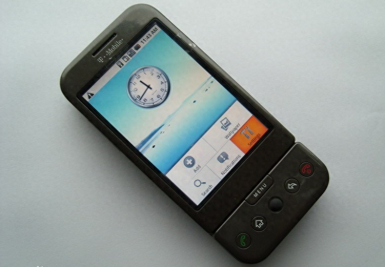 回顾全球第一台安卓手机，见证了HTC辉煌的开始