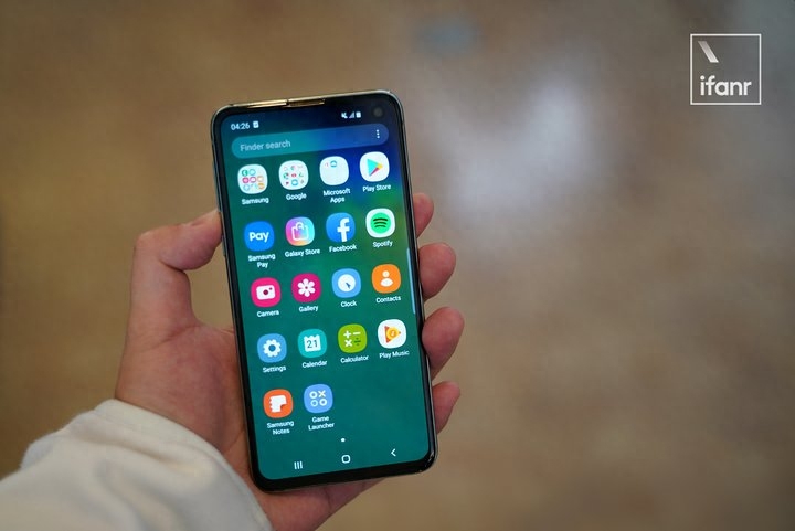 三星 Galaxy S10 首发体验：标杆旗舰有两种，三星属于后一种