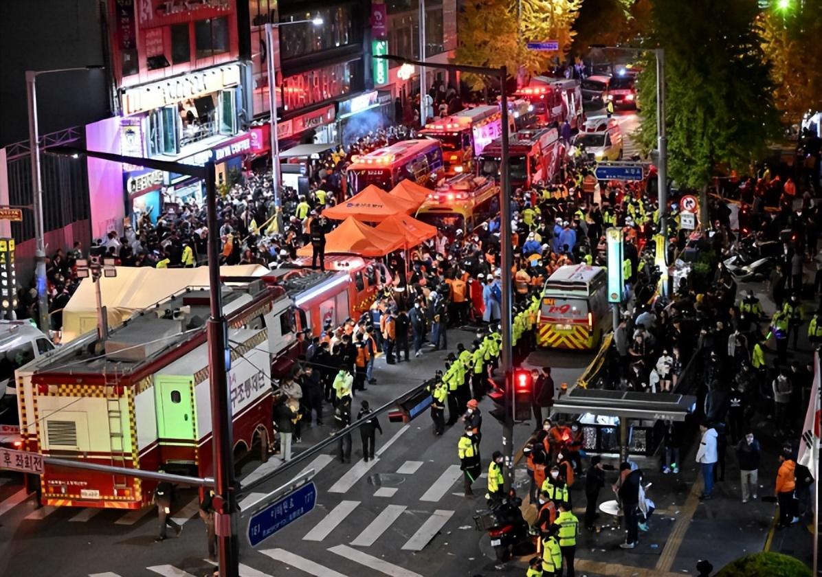 3名知名艺人在踩踏事故中遇难！韩国三大电视台停播综艺