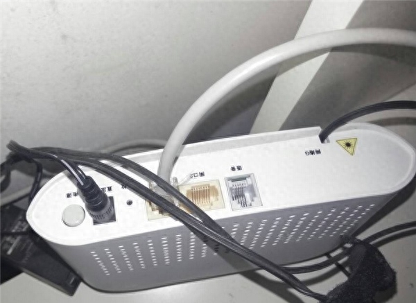 路由器怎么安装设置无线路由器?