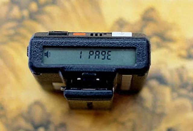 从数字传呼机到华为手机,这些年你都用过哪些古董级的通讯工具?