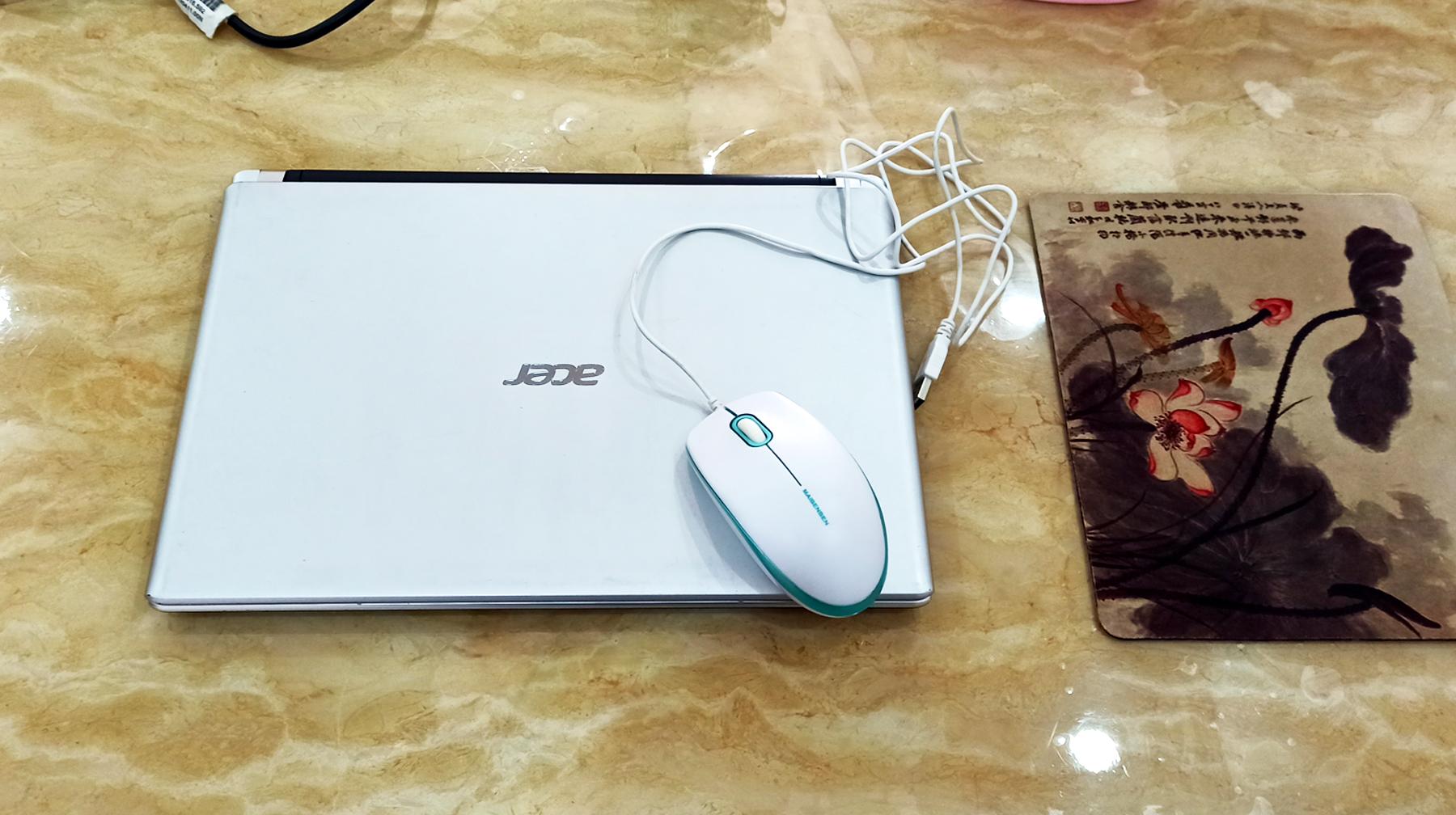 电池可拆卸还带光驱，体验一款10年前的宏碁笔记本，遍布厚重感