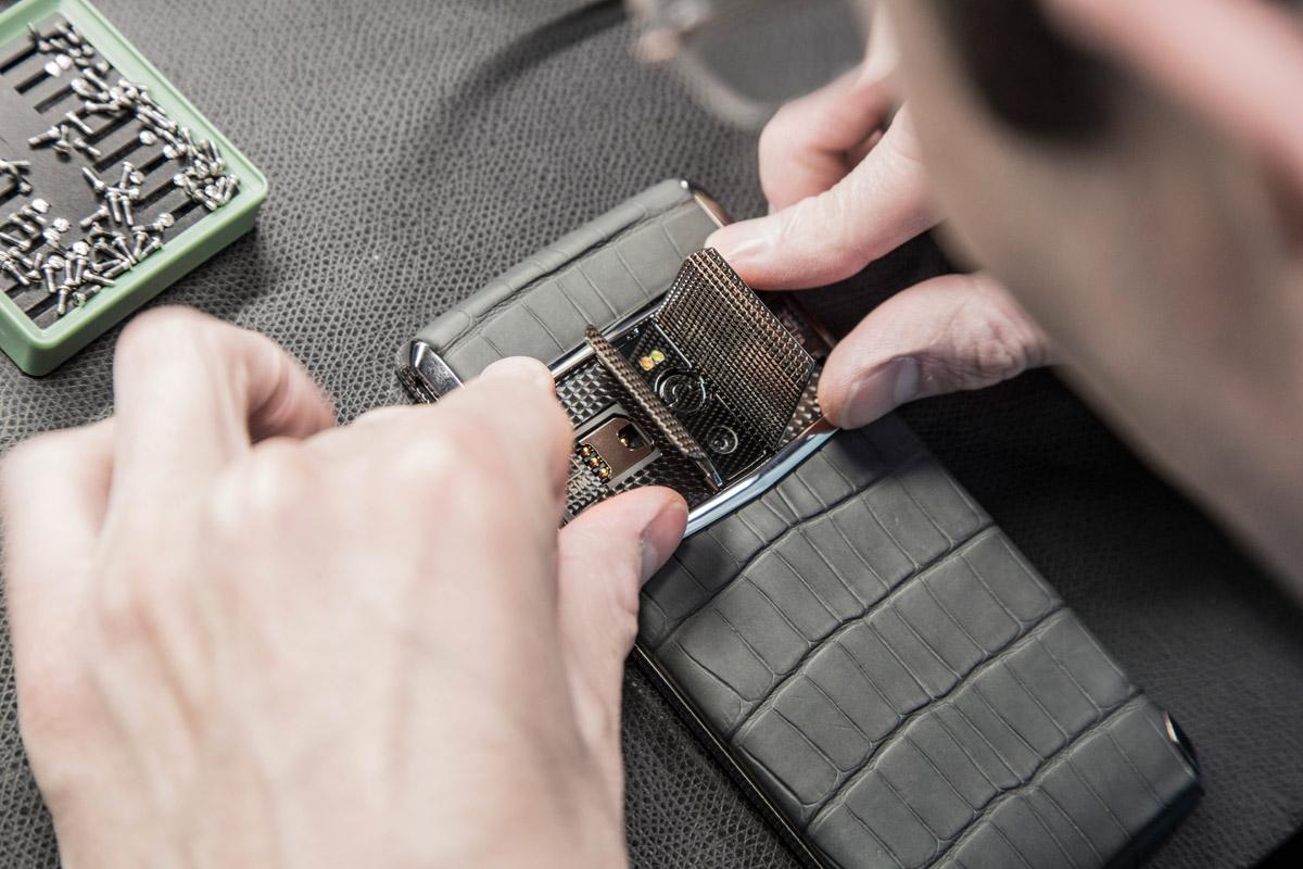售价9.6万的奢华手机 Vertu 未来将使用 TCL 的技术