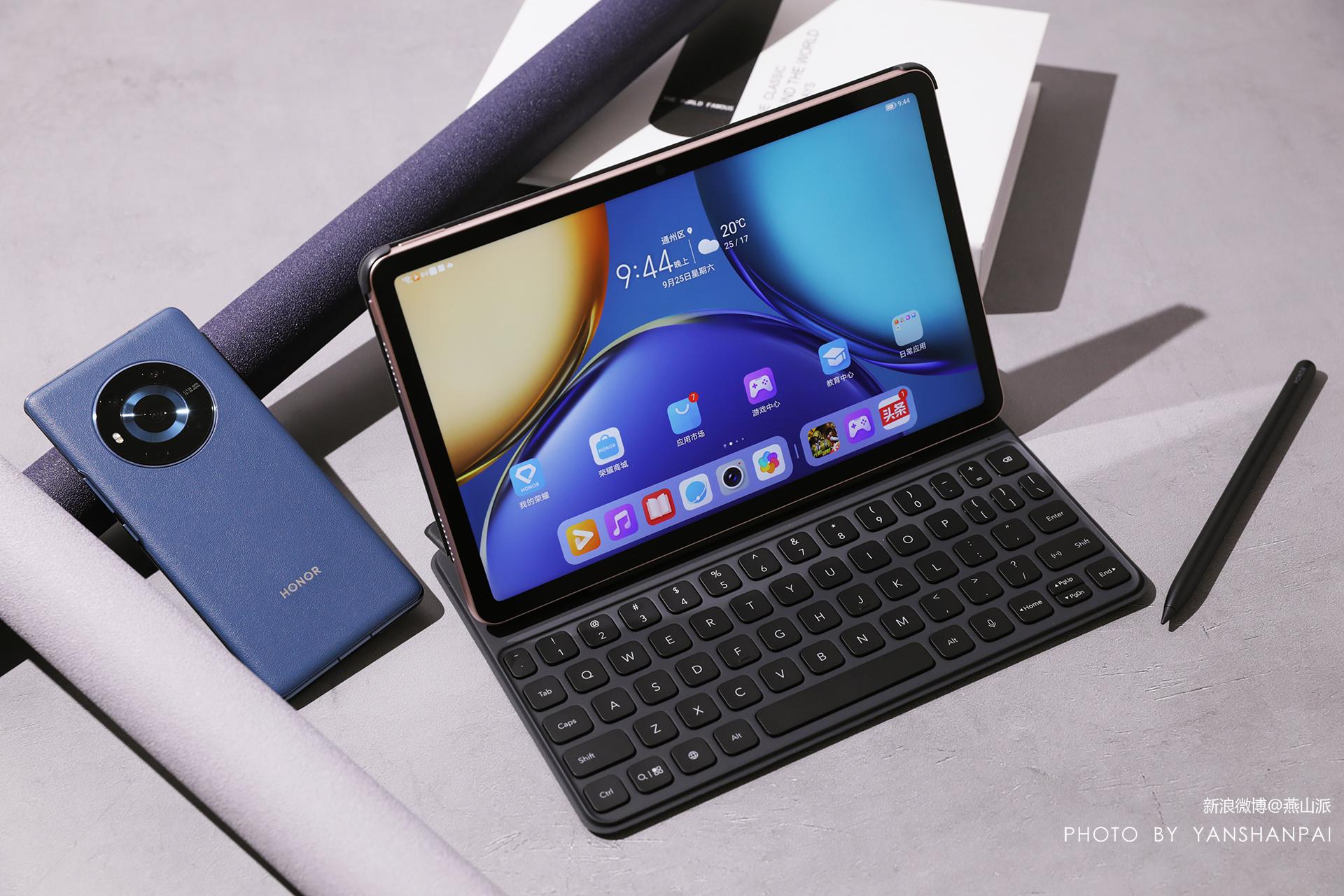 荣耀平板V7上手评测，2K屏4扬声器，“听声辨位”刷新游戏体验