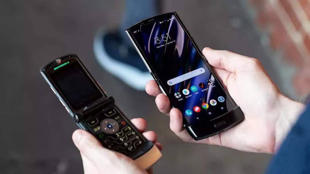 被喷卖情怀、无意义的电子垃圾Moto Razr，我想为它说几句话