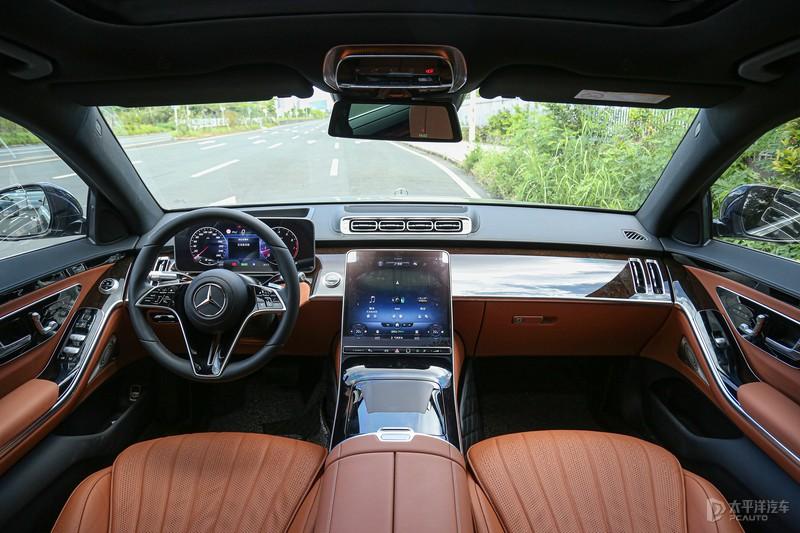 体验过后才明白！为何奔驰S级能成为豪车标杆，这一块他是真的强